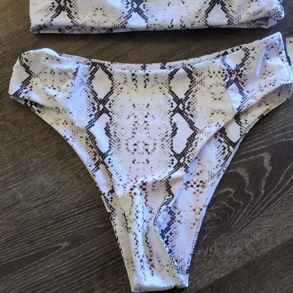 Bikini - Picture 2 of 6